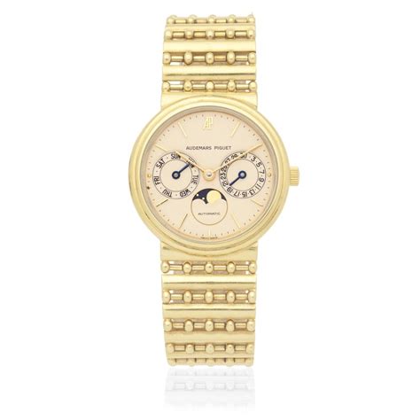 Audemars Piguet. An 18K gold automatic calendar bracelet watch